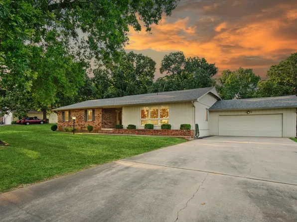 605 E Hillcrest Street, Stockton, MO 65785