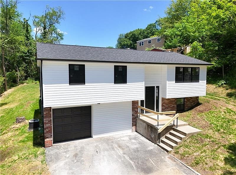 1st image of 200 E White Oak Dr