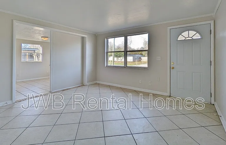 5913 Tampico Rd — Photo 6