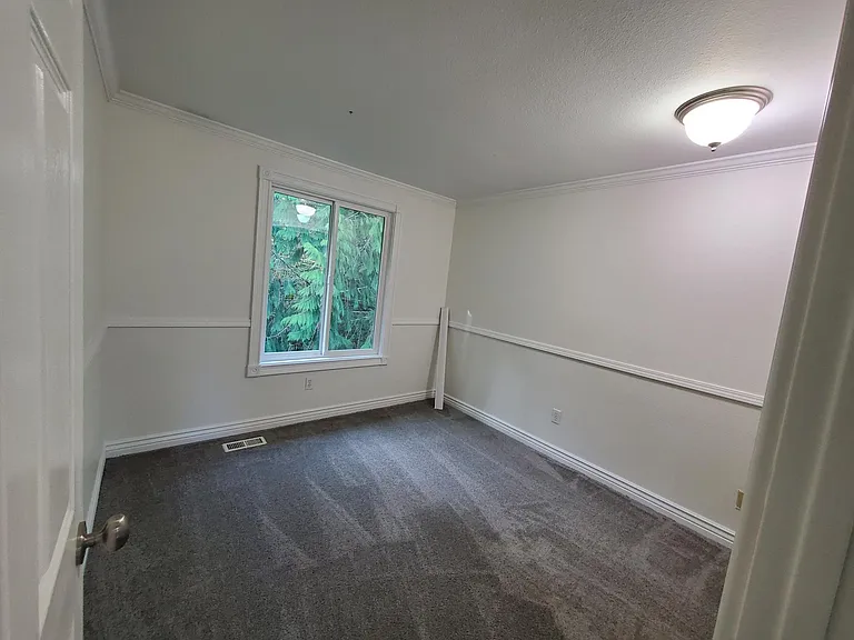 2707 233rd Pl NE — Photo 13