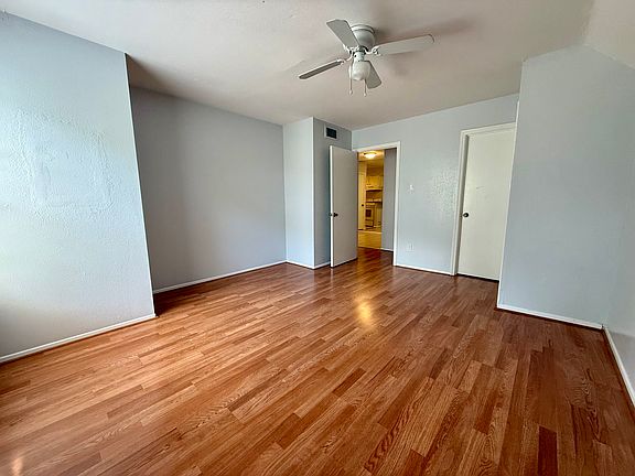 3rd image of 5552 N Braeswood Blvd #21