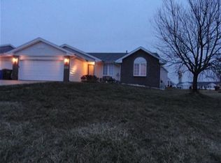 605 Willow Bend Dr, Davis Junction, IL 61020