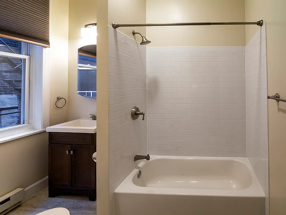 Studio Unit 2M $1,195