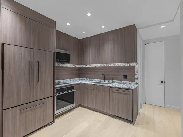 453 Hudson Street image 1 of 8