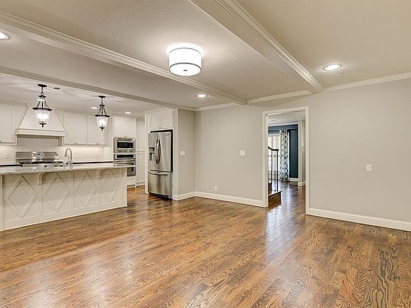4th image of 2409 Mesa Dr