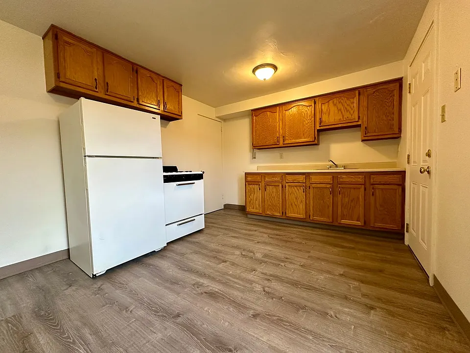 102 Savors Ct