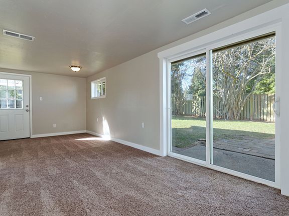 5th image of 23504 Hedlund Ave