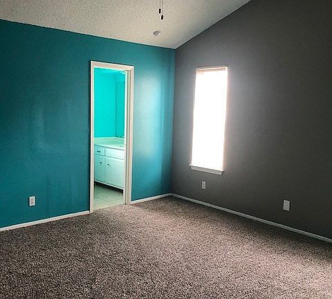 4th image of 4355 Graves Dr