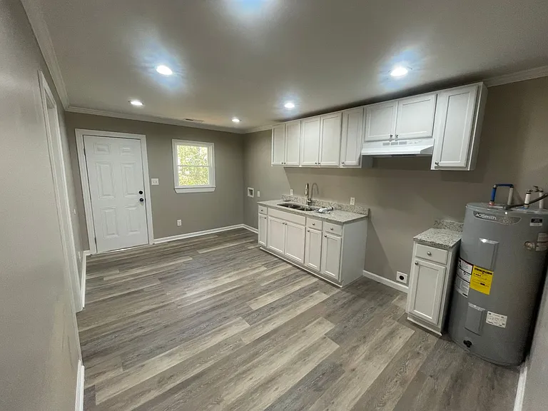 303 Freeman St SE — Photo 12