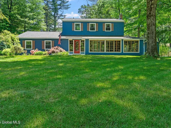 17 S Nottingham Way, Clifton Park, NY 12065