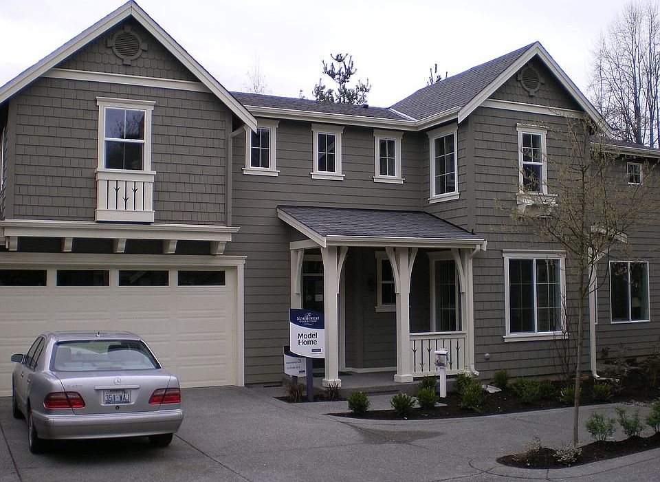 1st image of 223 6th St S