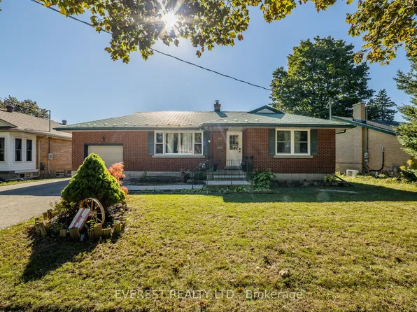 225 Woodhaven Rd, Kitchener, ON N2C 1V6