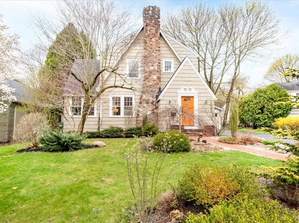 139 Chadbourne Rd, Rochester, NY 14618