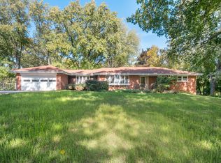 49 Valley Rd, Indian Creek, IL 60061