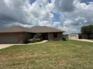 210 Davis Ln, Weatherford, TX 76088