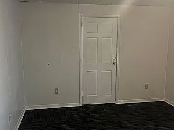 5th image of 3917 Bloomfield Dr
