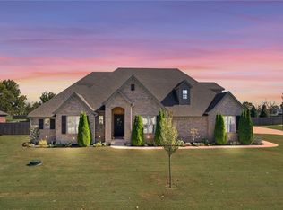 813 Lancelot Dr, Springdale, AR 72762