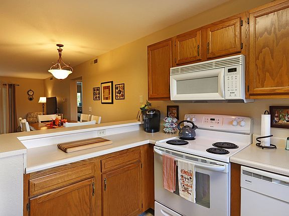 3rd image of 3302 Devonwood Hls NE APT B