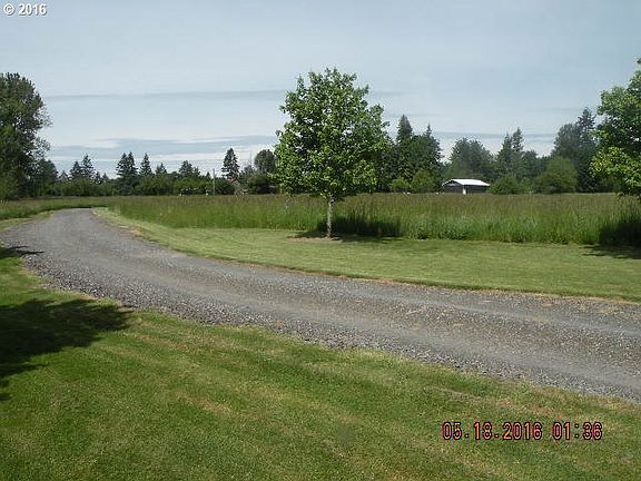 4th image of 82 Northeast Ave