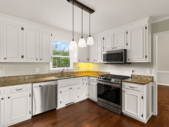 5th image of 7209 Silver Maple St