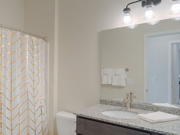 5th image of 1222 Patrick Henry Dr #1
