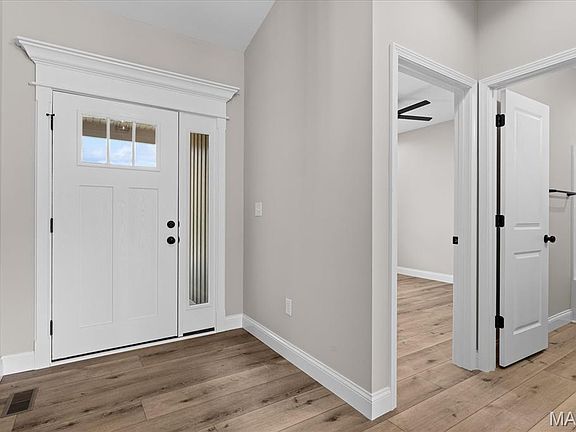 2nd image of 8084 Villa Valley