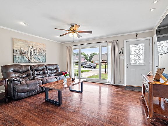 4th image of 8901 Saratoga Dr
