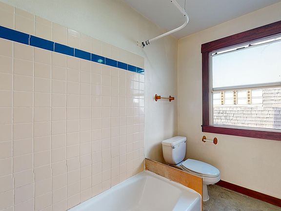 4th image of 2340 Hilgard Ave #10969915