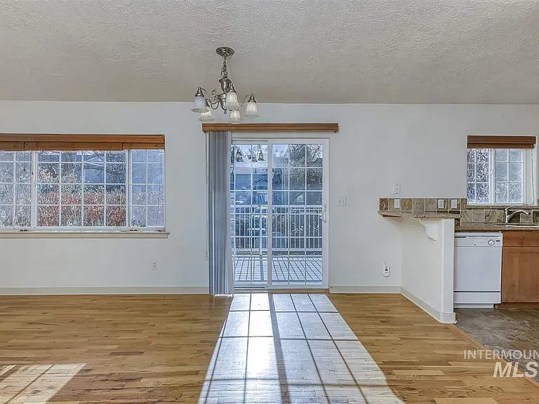 420 W Village Ln — Photo 8
