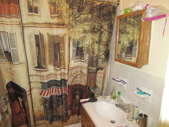 5th image of 911 Bedford Ave APT 3