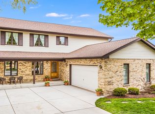 510 Calduto Cir, Villa Park, IL