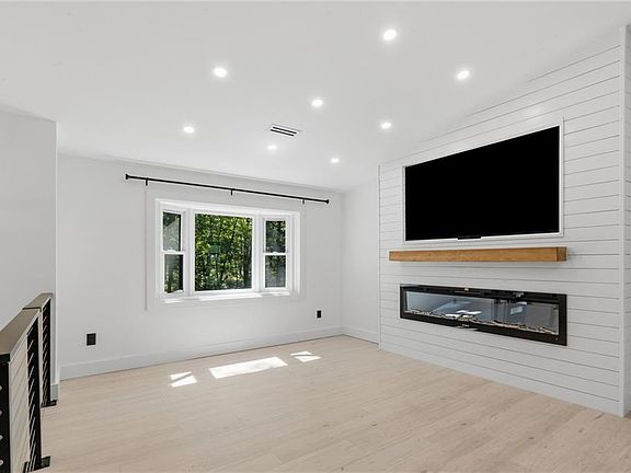 5th image of 433 Gravelly Hill Rd
