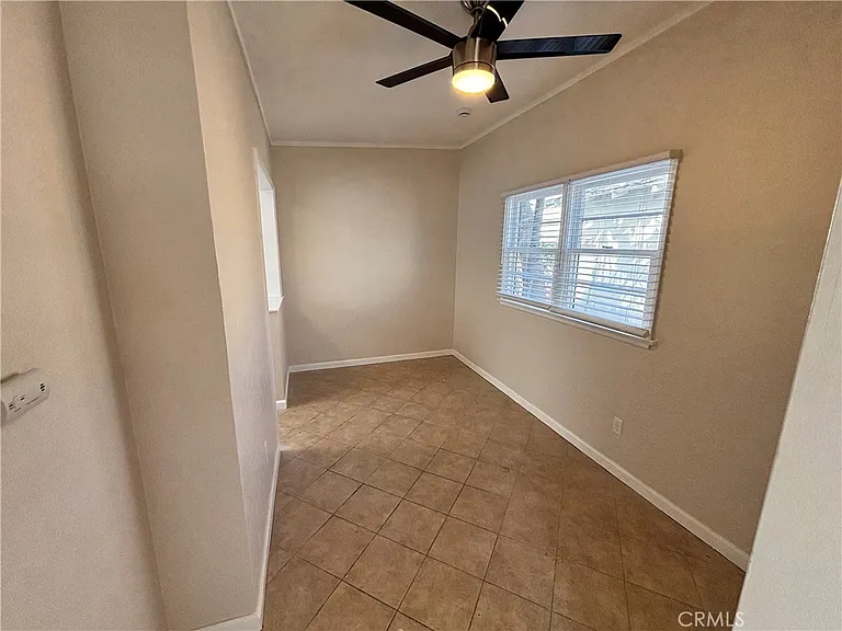 132 S Batavia St — Photo 10
