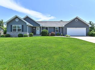 5625 Eagle Point Dr, Racine, WI 53406