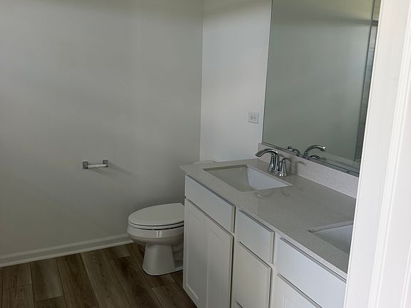 3rd image of 1019 Shagbark Ln #1019