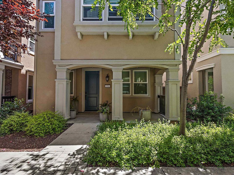 1st image of 216 Ashton Way