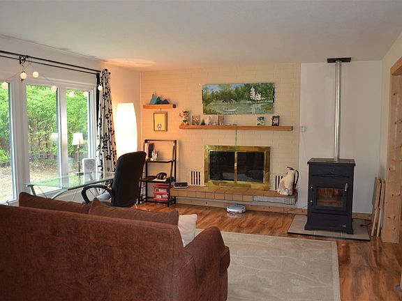 3rd image of 1025 Lathrop St