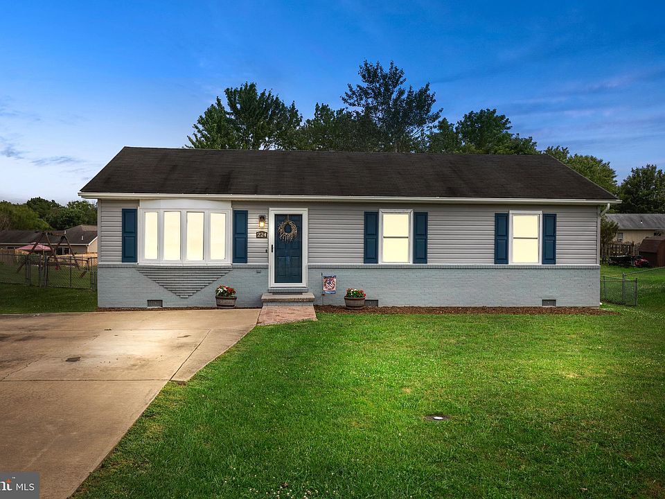 1st image of 224 Hackberry Dr