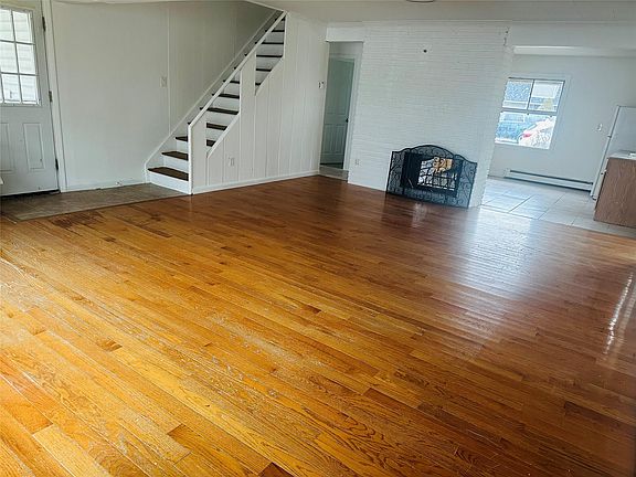 2nd image of 36 Trumpet Ln
