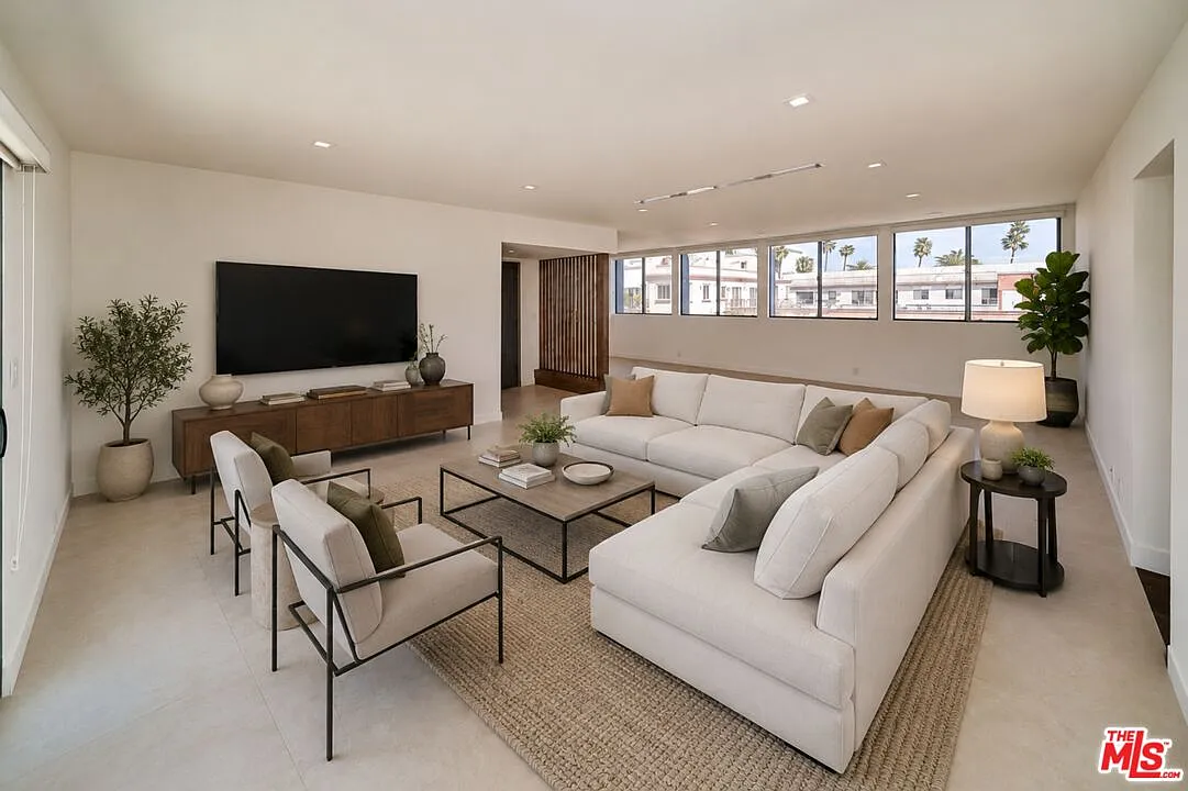 3 bed, 3.0 bath, 1620 sqft, $9,250 — Photo 2