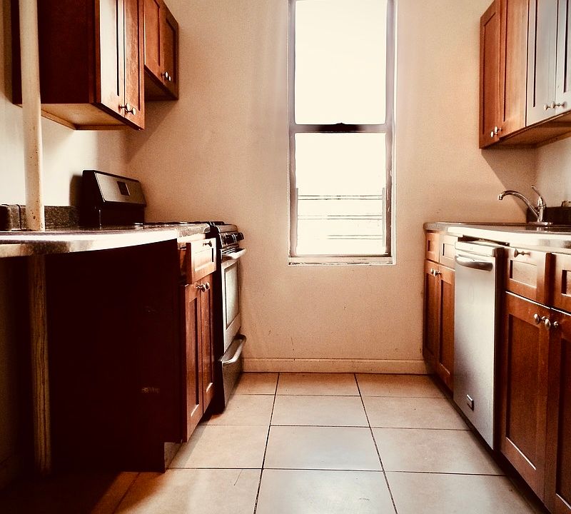 1st image of 326 Saint Johns Pl APT 4D