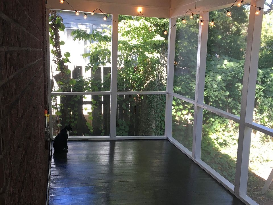 2nd image of 827 Sunset Dr