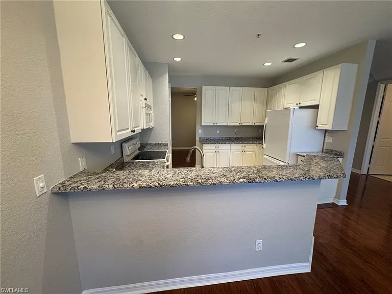1410 Mariposa Cir #105 — Photo 2