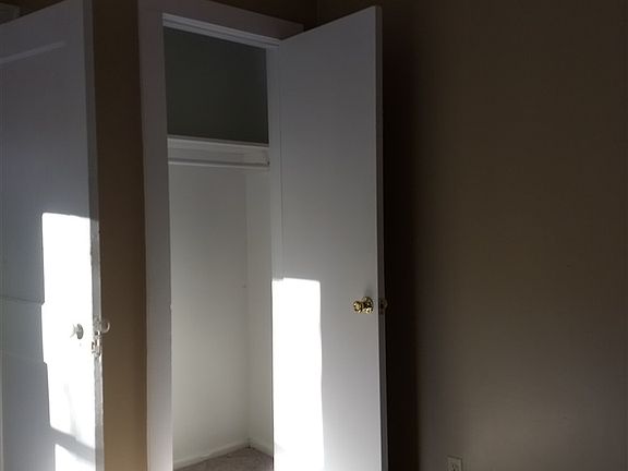 5th image of 1401 S Duck St