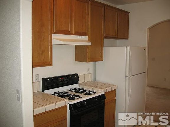 5th image of 1317 E Aylesbury Ct
