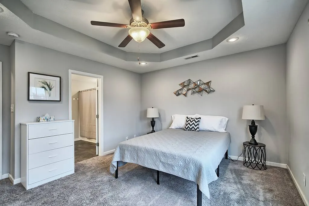 3 bed, $2,925 — Photo 3