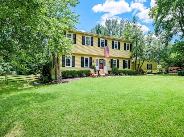 17 Stringer Dr, Doylestown, PA 18901