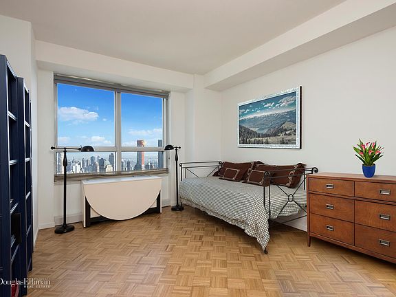 4th image of 146 W 57th St APT 66A