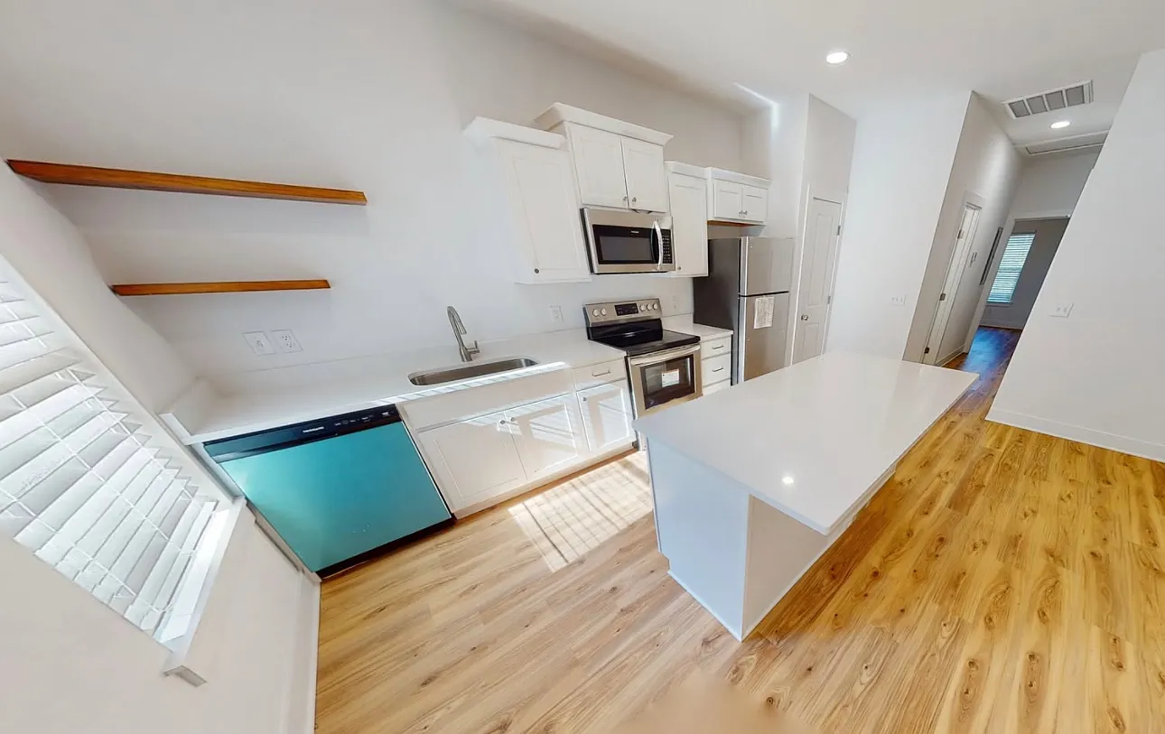 Modern 2 Bed/1 Bath Apartment — Photo 2