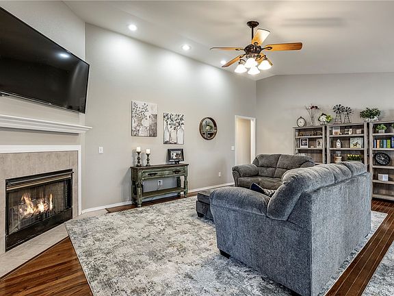 3rd image of 2 Edenhall Ln
